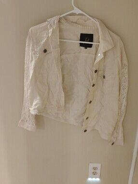 Jack. Women's White Denim Buttoned Jacket with Lace Sleeves Sz S